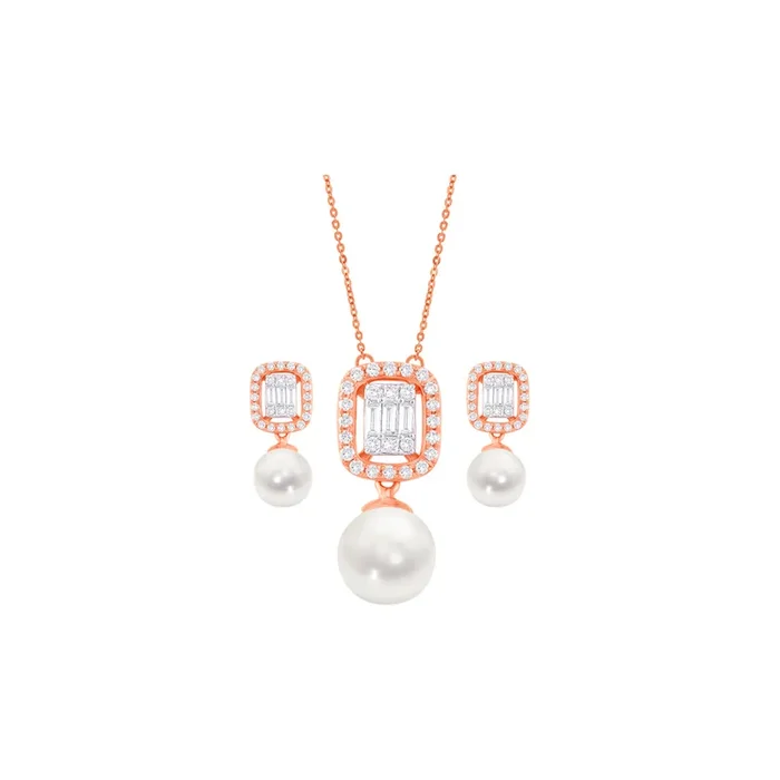 0.65Ct VVS/FG Diamond Pendant Set With Pearl in 18K Rose Gold