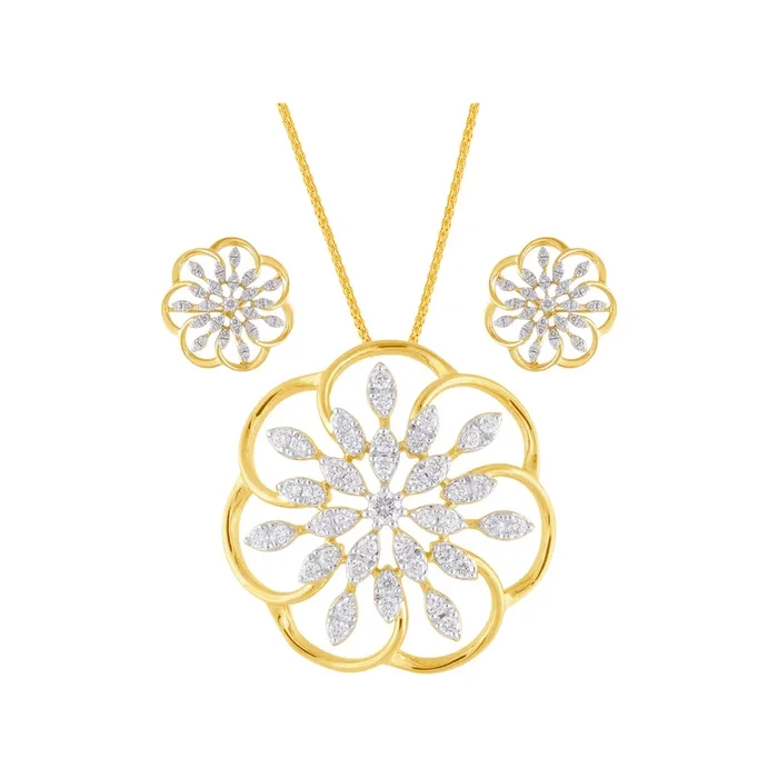 0.77Ct VVS/FG Diamond Pendant Set in 18K Gold
