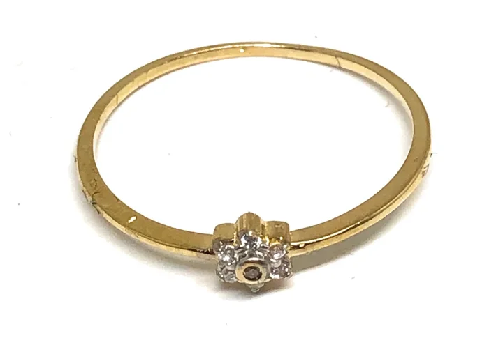 10k Solid Gold Yellow CZ Flower Ring
