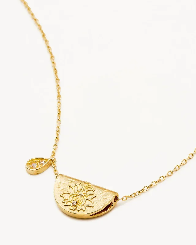 18k Gold Vermeil Lotus Birthstone Necklace – June – Moonstone