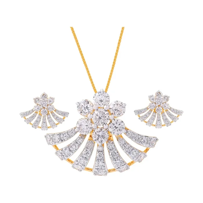 3.27Ct VS/GHI Diamond Pendant Set in 18K Gold