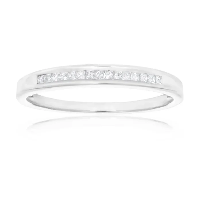 9ct White Gold Diamond Ring Set With 15 Princess Cut Diamonds