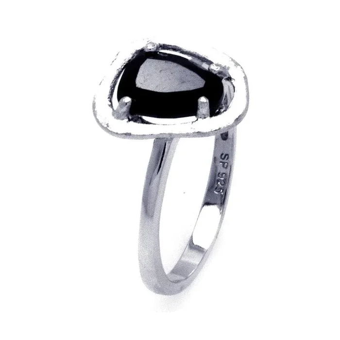 Anillo con circonita central negra chapada en rodio de plata 925 – STR00875