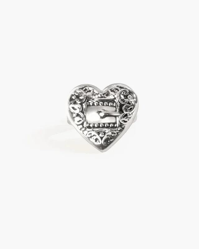 Anillo con corazón y cinturón en plata