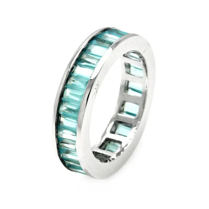 Anillo de eternidad apilable con circonita cúbica azul aguamarina y juego de canales chapados en rodio en plata 925 – STR00124BLU
