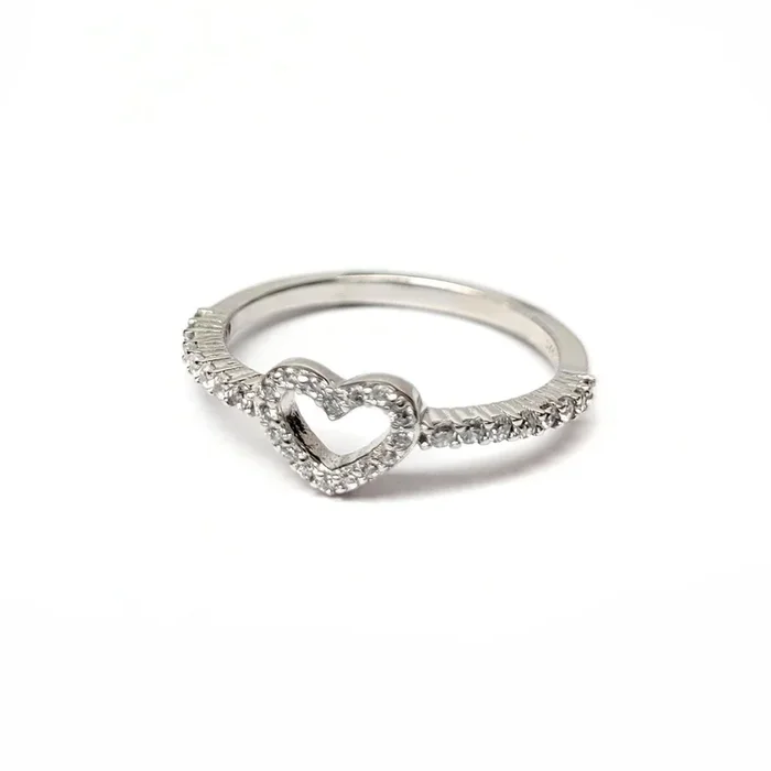 Anillo de plata de ley 925 rodiada con circonita cúbica transparente en forma de corazón – STR01157