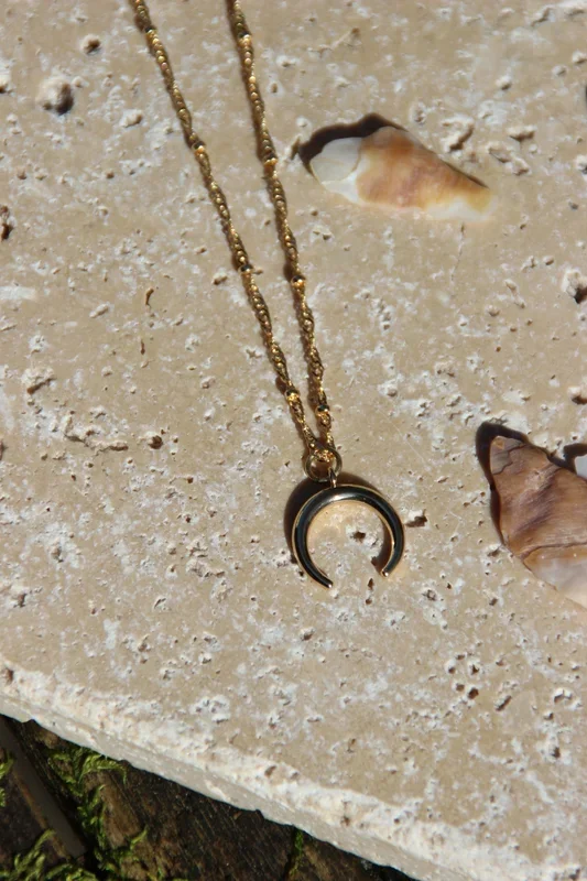 BEACH necklace