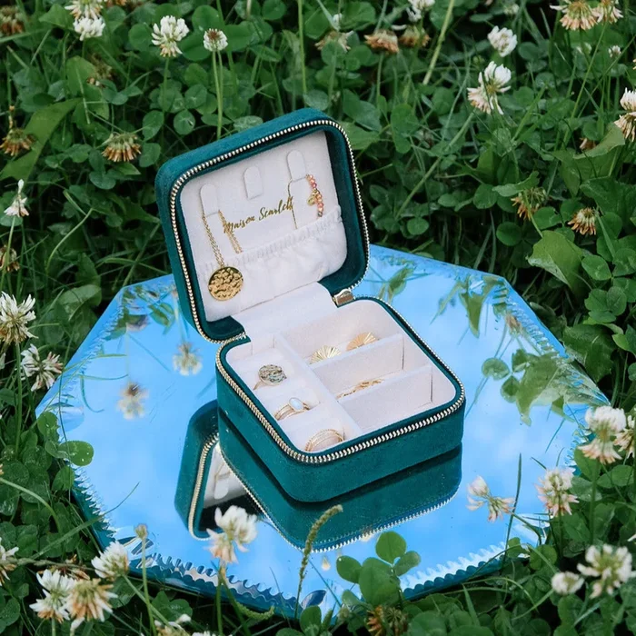Boîte à bijoux – Corinne (velours vert)