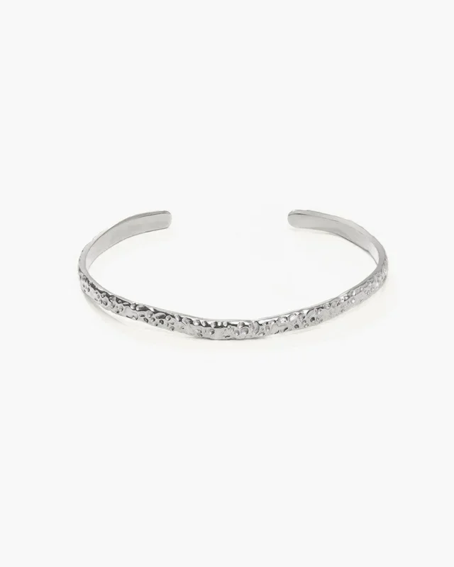 Bracciale rigido argentato testurizzato