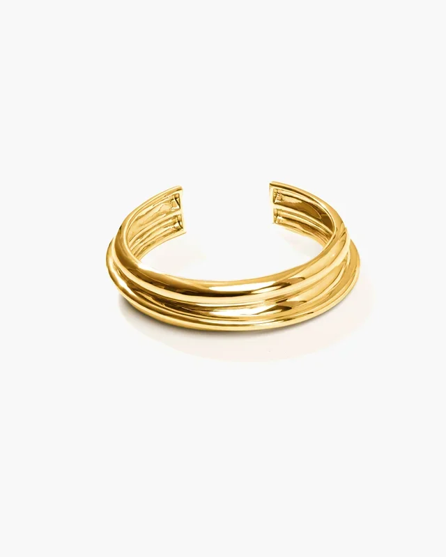 Brazaletes sobre brazaletes en oro