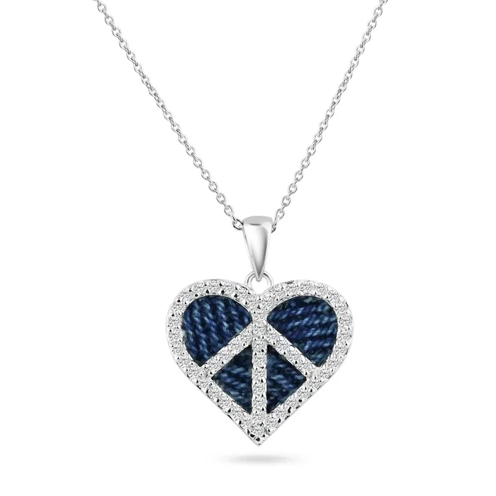 Collar con colgante de corazón de circonitas transparentes en azul vaquero, plata rodiada – STP00722