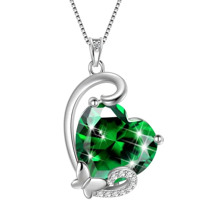 Collier cœur avec pendentif papillon et émeraude verte, pierre de naissance de mai, en argent sterling. Bijou pour femme, cadeau d’anniversaire, de Noël ou de fête des mères pour maman ou grand-mère.