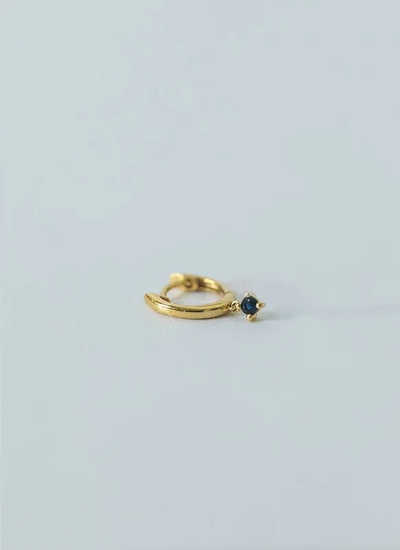 Finn saffier huggie 14k goud