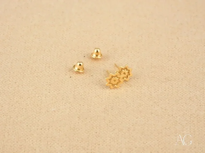 Floral Bloom: 18K Gold Petite Stud Earrings