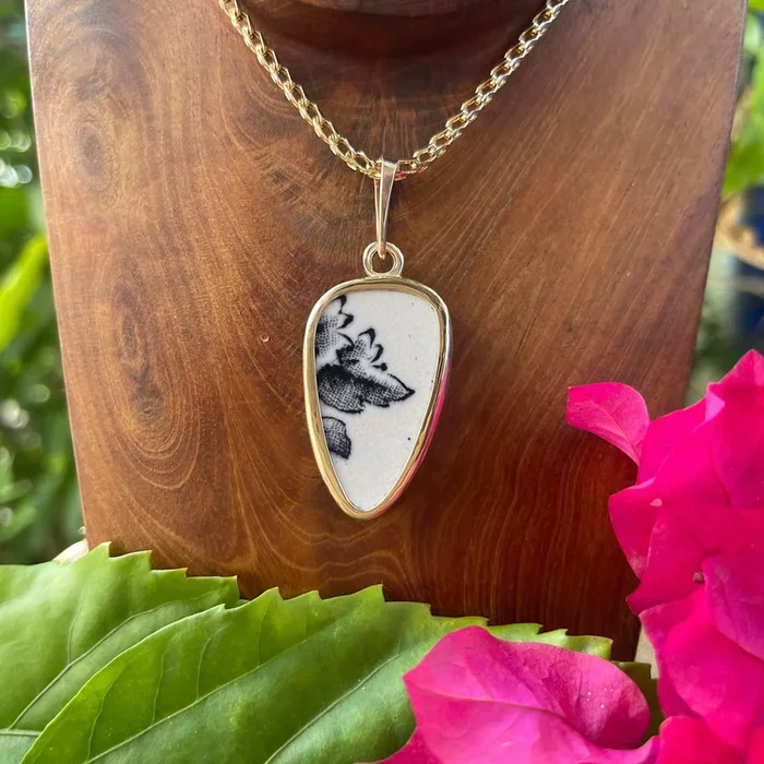 Just a Peek 14k Gold Pendant