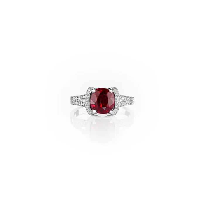 Le Siam ring in white gold, ruby and diamonds – Lepage