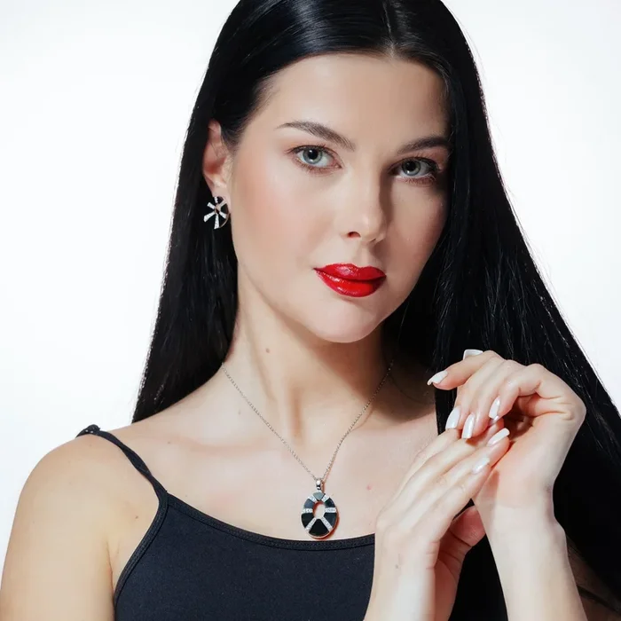 Liquidación – Conjunto de aretes y collar colgante de ónix negro, ovalados, abiertos y redondos con circonitas cúbicas transparentes en plata 925 rodiada – BGS00075