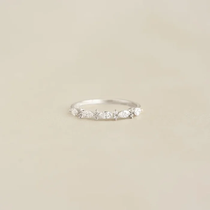 Marquise and Round Diamond Ring White Gold – Aurelia