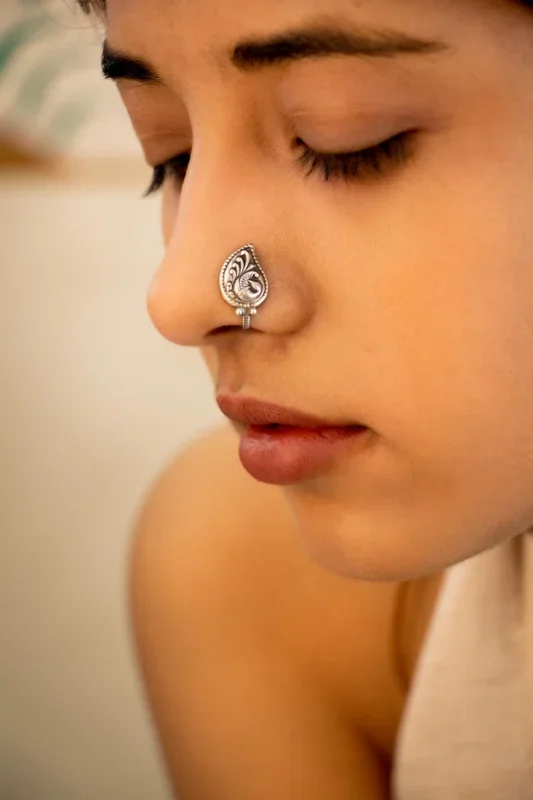 Moh Peacock Embossed Carry Motif Nose Clip on