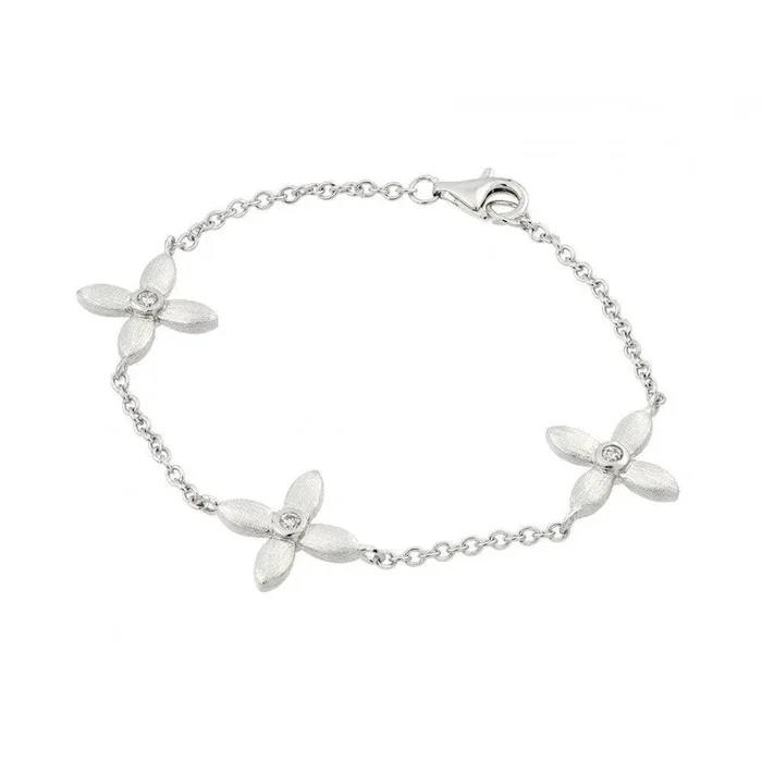Pulsera de plata 925 chapada en rodio con tres flores y centro redondo transparente – BGB00220