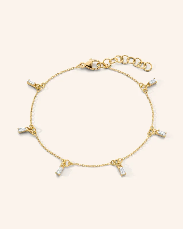 Reclaimed 18k Yellow Gold Bracelet with 6 Baguette Diamonds