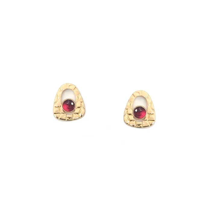 Simple stud earrings – Caiman