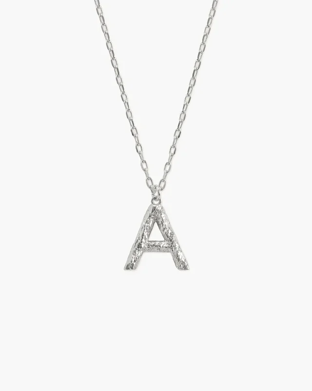 Strukturierte Buchstaben-Halskette in Silber