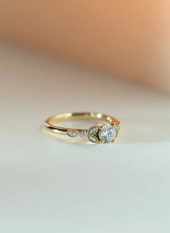 Willa round diamond ring 14k gold