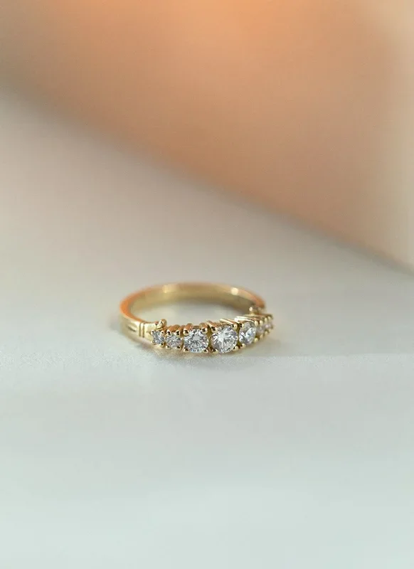 Xavi’s sister round diamond ring 14k gold